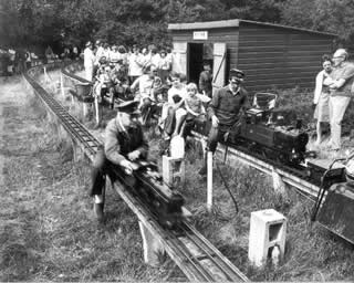 Rythe Staion on the elevated track in 1975