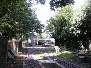 Hampton Court Junction Main Line Shunt signals