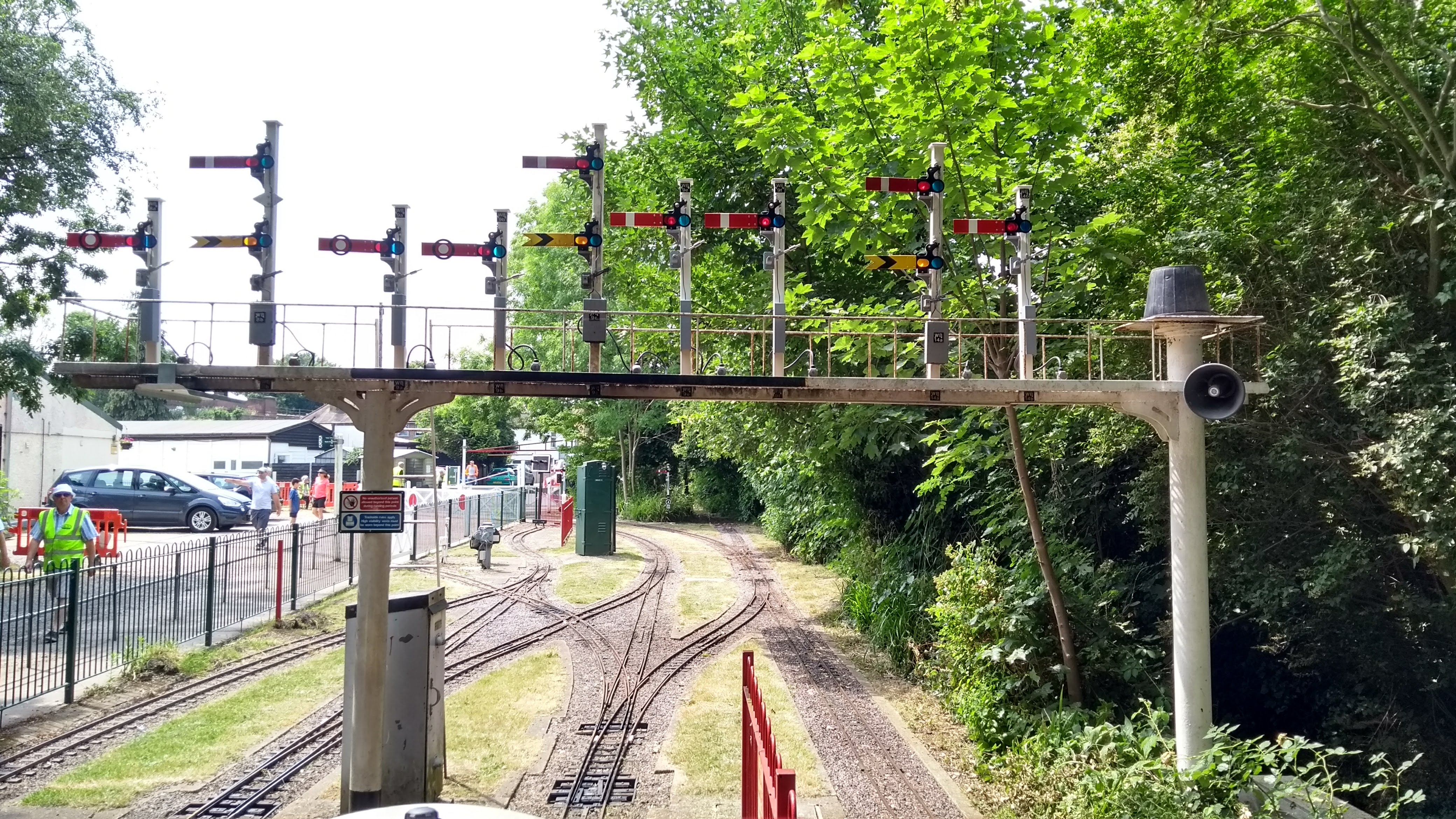 Willowbank Station starter signal ganrty